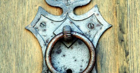 door knocker