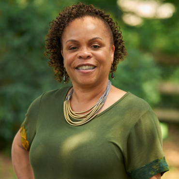 valoria_walker_inelda_educator_1200x1200-700x700